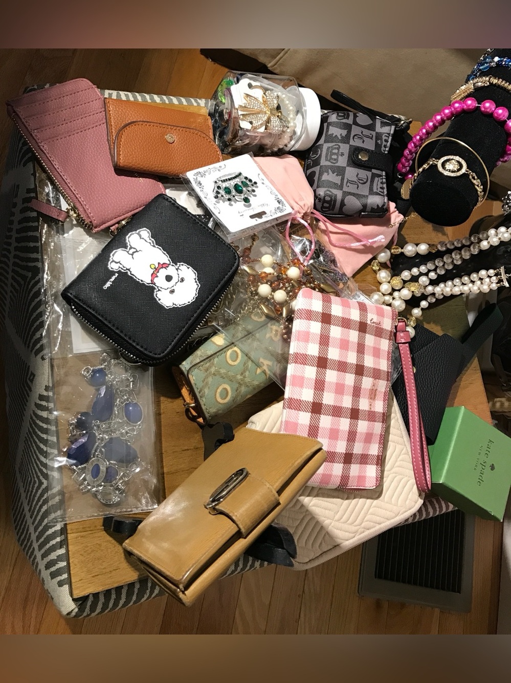 MYSTERY GIFT - Picture 2 of 4